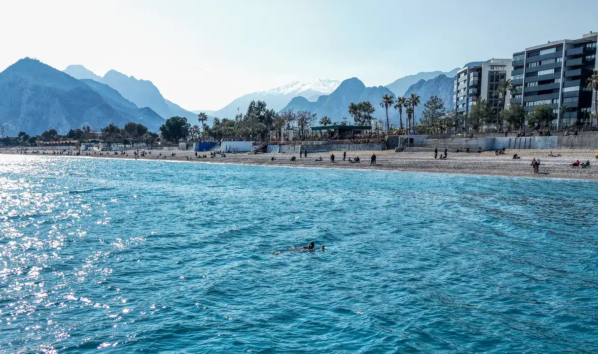 40 Kilometrede 15 Derece Fark: Saklıkent’te Kayak, Konyaaltı’nda Deniz 1